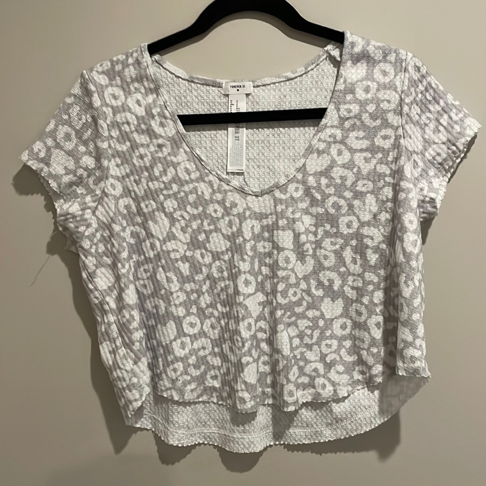 Forever 21 cropped V-neck T-shirt, animal print, design size medium